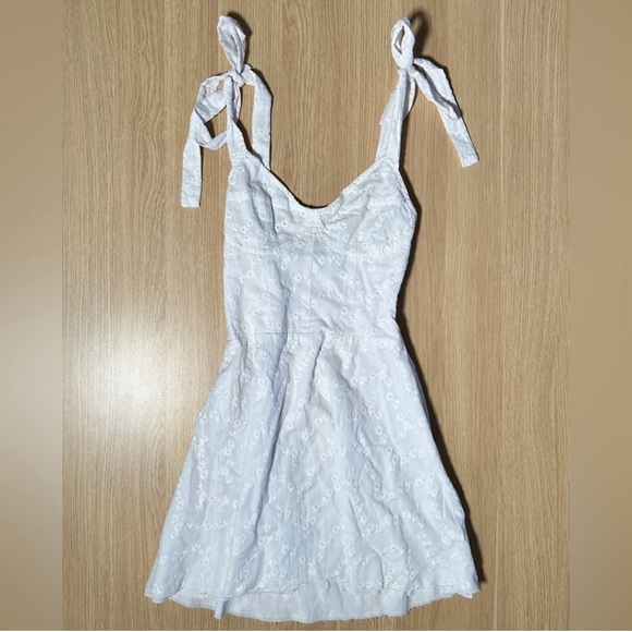 Are You Am I - Laeta Dress - White eyelet dress - Picture 5 of 5